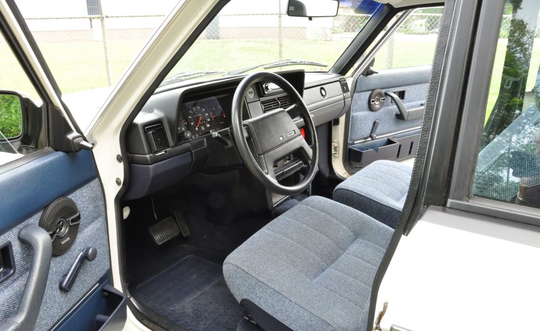OpenRoad_Classic_Cars_Volvo 240 GL B230F (9)