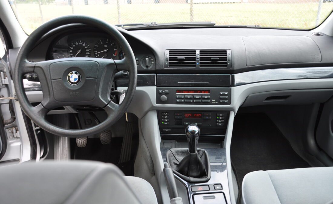 BMW_523i_E39_OpenRoad_Classic_Cars (10)