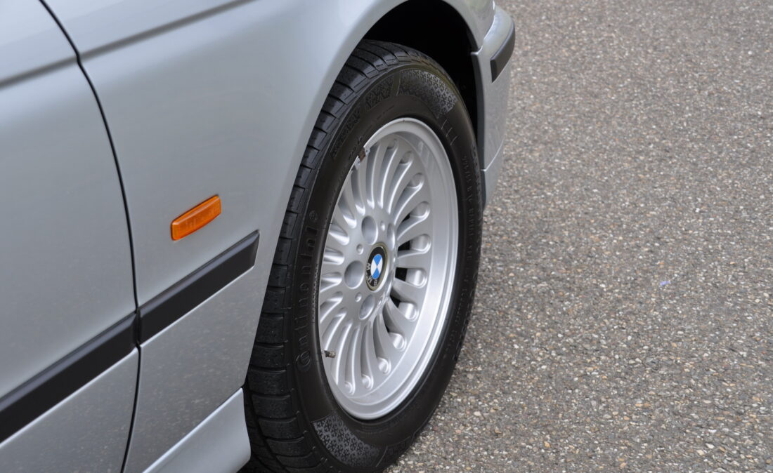 BMW_523i_E39_OpenRoad_Classic_Cars (5)