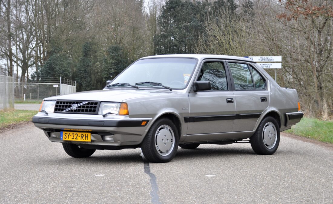 Volvo_360_GLT_OpenRoad_Classic_Cars-BV (1)