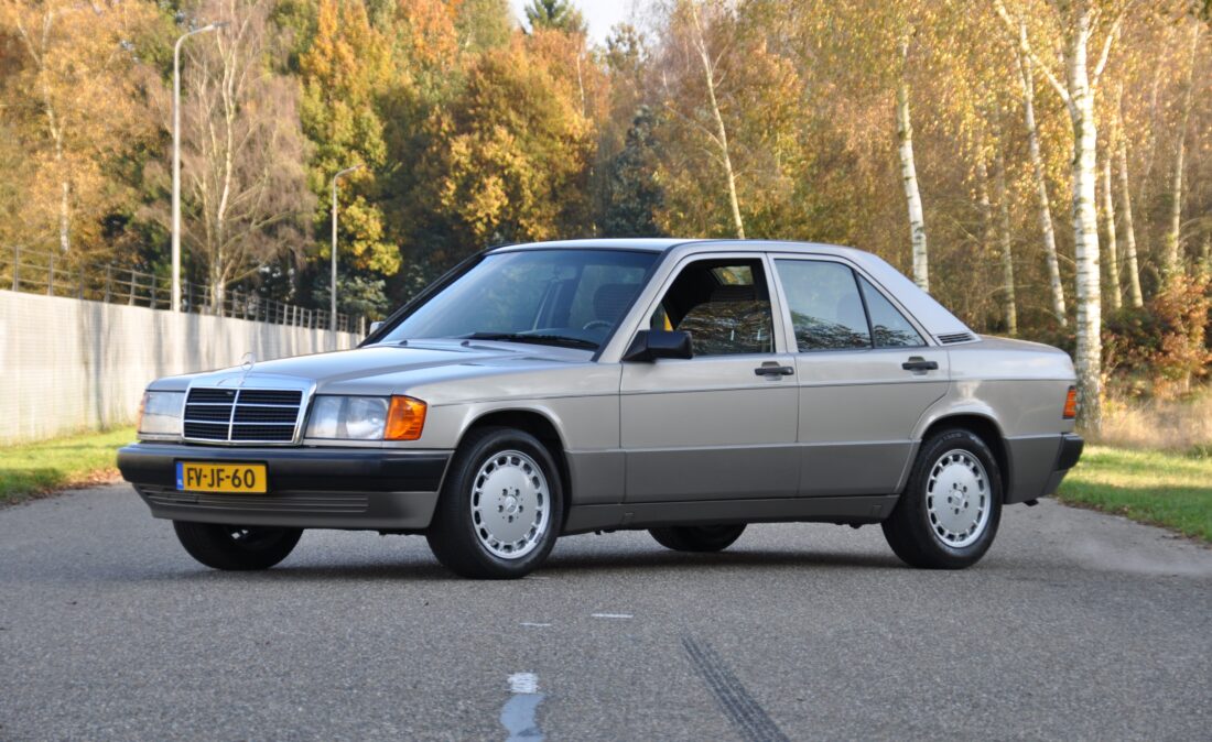 Mercedes-Benz_190E_OpenRoad_Classic_cars_ (0)