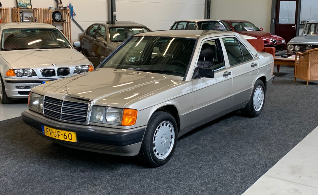 Mercedes-Benz_190E_OpenRoad_Classic_cars_ (22)