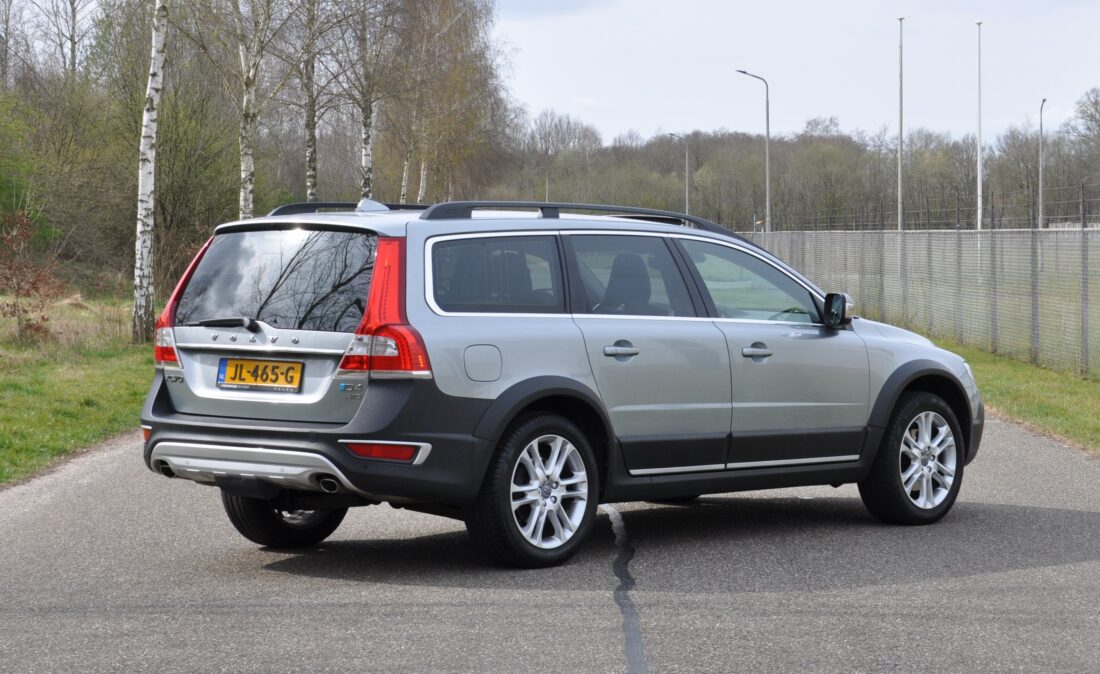 Volvo_XC70_AWD_OpenRoad_Classic_Cars (2)