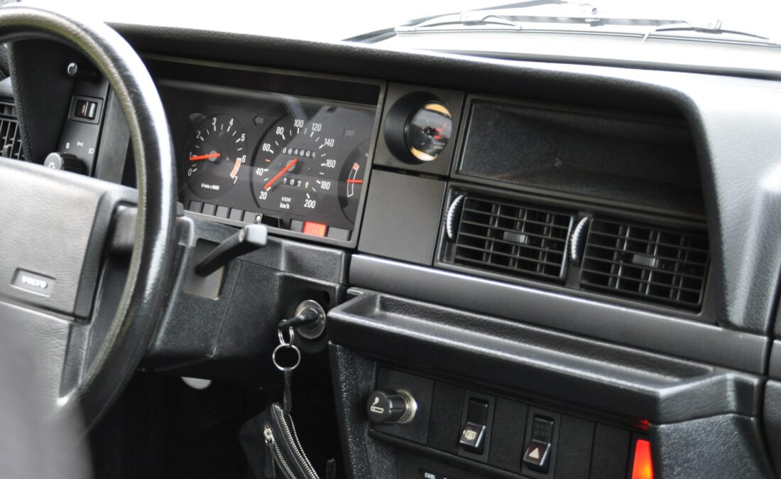 Volvo_240-_GLT_OpenRoad_Classic_Cars (17)